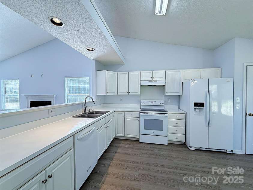 3007 Walsingham Court, Matthews, NC 28105.  MLS# CAR4240078, YatesRealty ID 7611. 