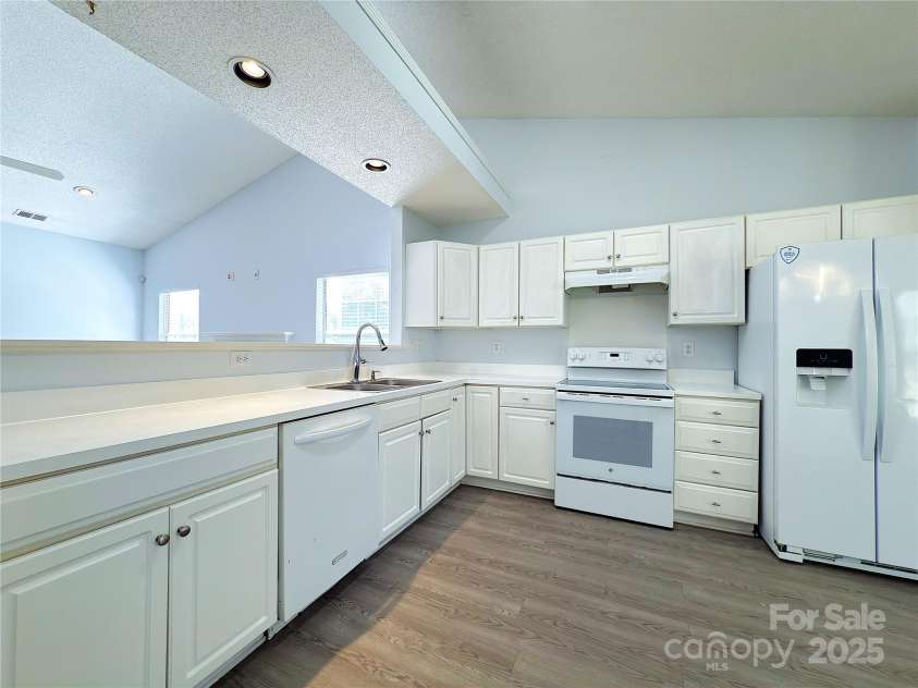 3007 Walsingham Court, Matthews, NC 28105.  MLS# CAR4240078, YatesRealty ID 7611. 