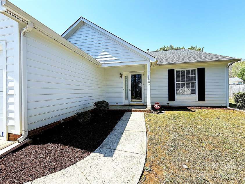 3007 Walsingham Court, Matthews, NC 28105.  MLS# CAR4240078, YatesRealty ID 7611. 