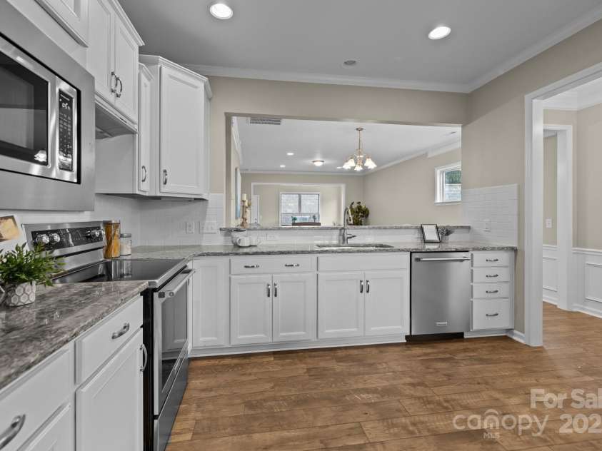 250 Cherry Tree Drive, Fort Mill, SC 29715.  MLS# CAR4219555, YatesRealty ID 7612. Kitchen