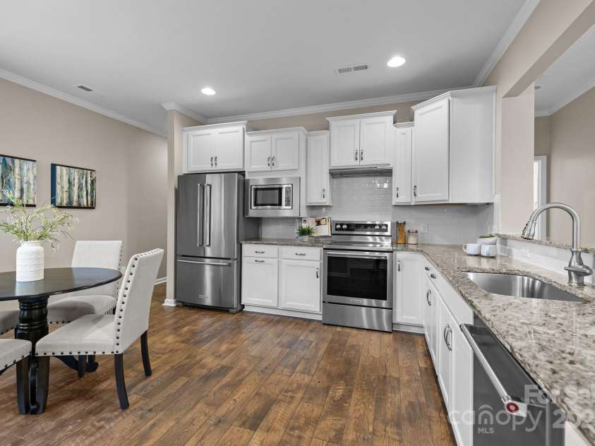 250 Cherry Tree Drive, Fort Mill, SC 29715.  MLS# CAR4219555, YatesRealty ID 7612. Kitchen