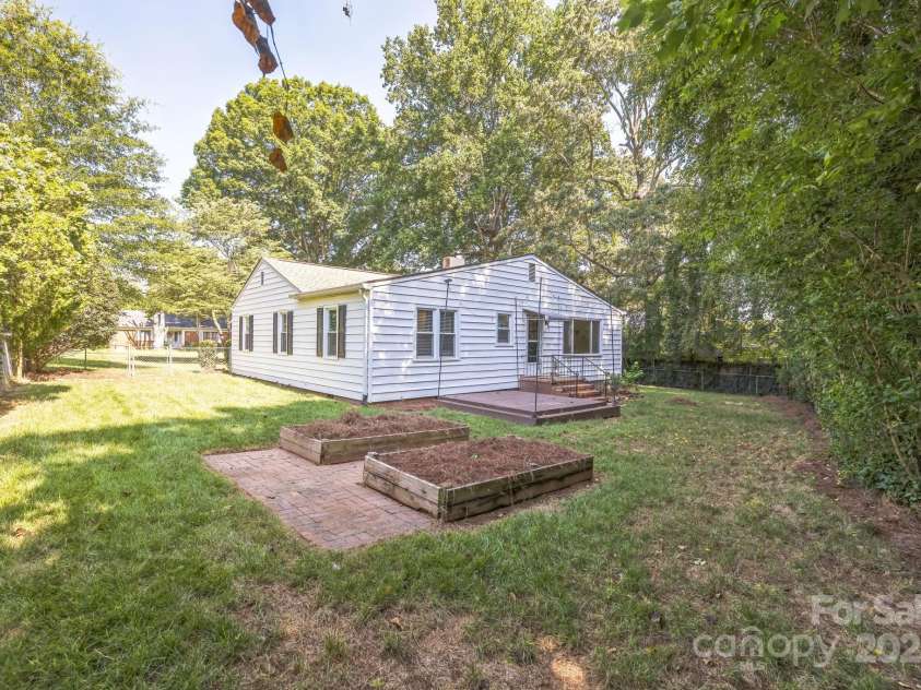 878 Henkel Road, Statesville, NC 28677.  MLS# CAR4284299, YatesRealty ID 7612. 