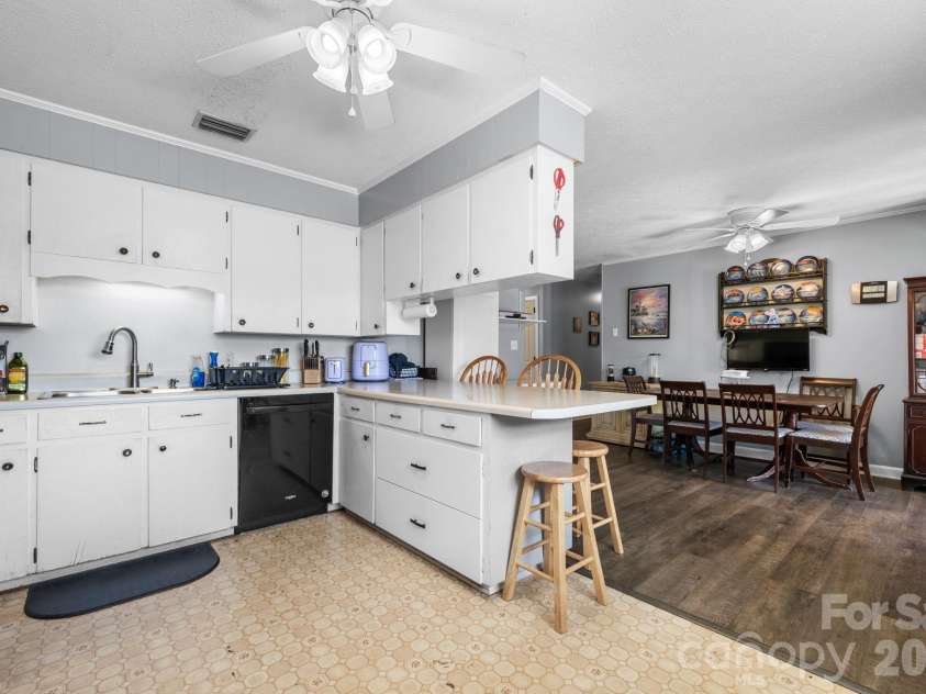 103 Hamp Street, Morganton, NC 28655.  MLS# CAR4356789, YatesRealty ID 7614. 