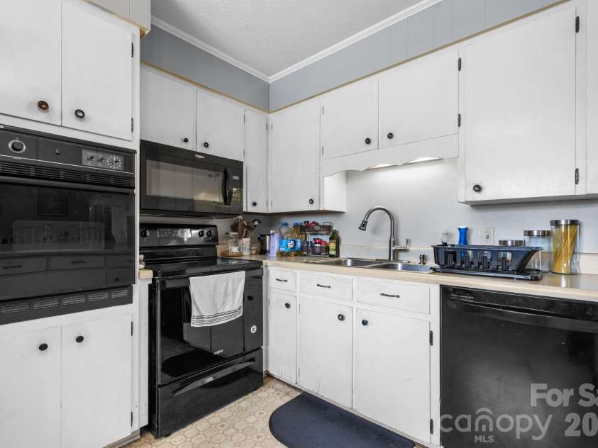 103 Hamp Street, Morganton, NC 28655.  MLS# CAR4356789, YatesRealty ID 7614. 