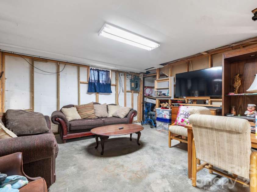 103 Hamp Street, Morganton, NC 28655.  MLS# CAR4356789, YatesRealty ID 7614. 