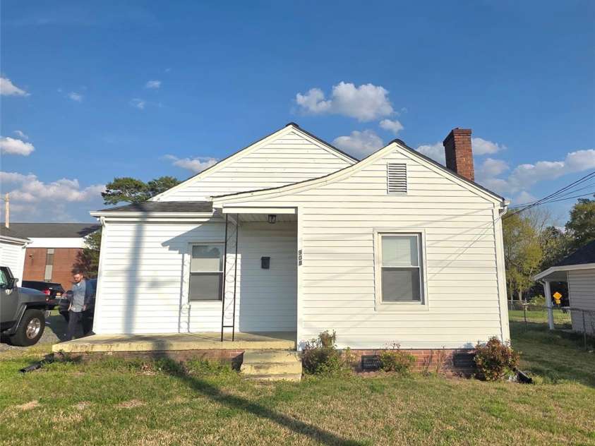908 Linwood Road, Gastonia, NC 28052.  MLS# CAR4362502, YatesRealty ID 7615. 