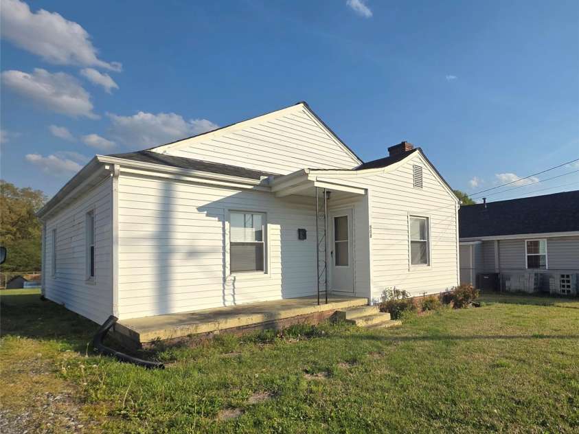 908 Linwood Road, Gastonia, NC 28052.  MLS# CAR4362502, YatesRealty ID 7615. 
