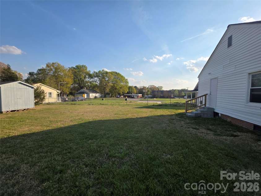 908 Linwood Road, Gastonia, NC 28052.  MLS# CAR4362502, YatesRealty ID 7615. 