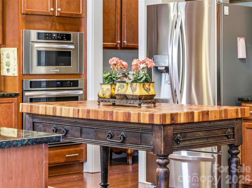 70 Greenwells Glory Drive, Biltmore Lake, NC 28715.  MLS# CAR4353644, YatesRealty ID 7618. 