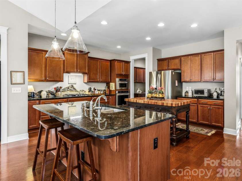 70 Greenwells Glory Drive, Biltmore Lake, NC 28715.  MLS# CAR4353644, YatesRealty ID 7618. Breakfast bar island