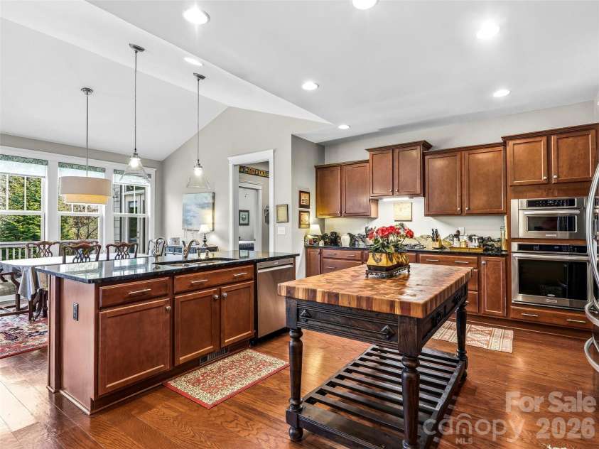 70 Greenwells Glory Drive, Biltmore Lake, NC 28715.  MLS# CAR4353644, YatesRealty ID 7618. Work statioin 