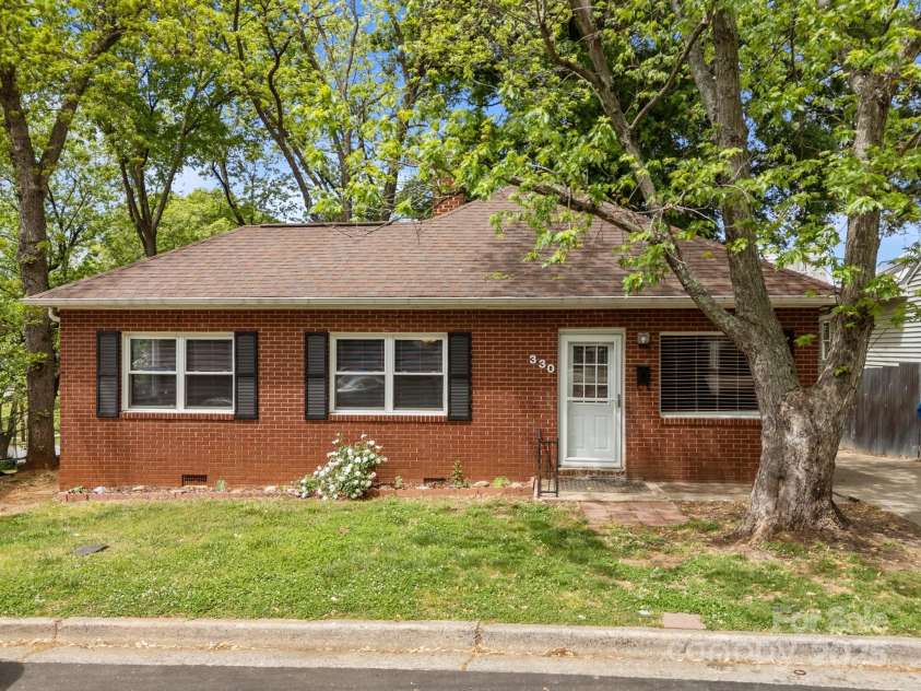 330 Clover Street, Mooresville, NC 28115.  MLS# CAR4246857, YatesRealty ID 7619. 