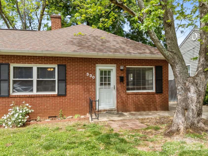330 Clover Street, Mooresville, NC 28115.  MLS# CAR4246857, YatesRealty ID 7619. 