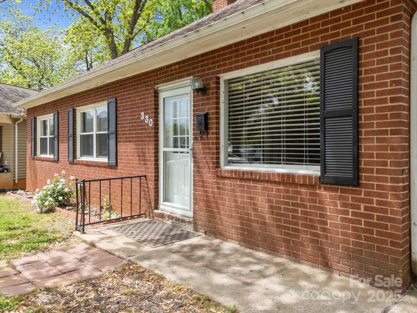 330 Clover Street, Mooresville, NC 28115.  MLS# CAR4246857, YatesRealty ID 7619. 