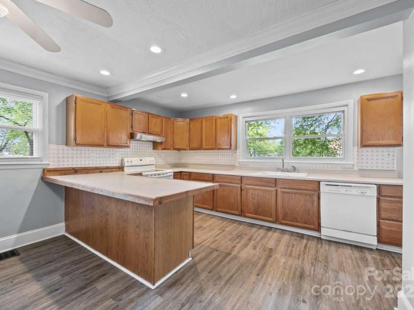 330 Clover Street, Mooresville, NC 28115.  MLS# CAR4246857, YatesRealty ID 7619. 