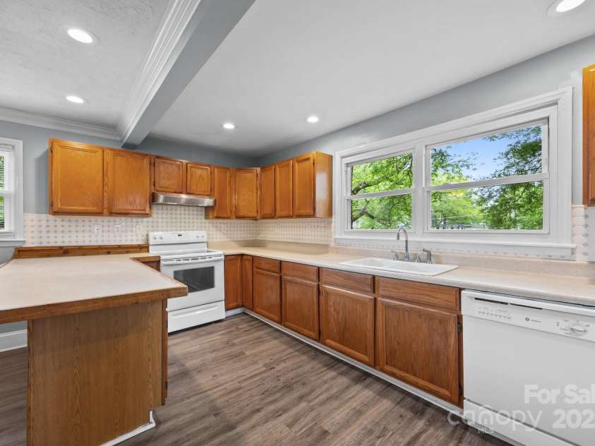 330 Clover Street, Mooresville, NC 28115.  MLS# CAR4246857, YatesRealty ID 7619. 