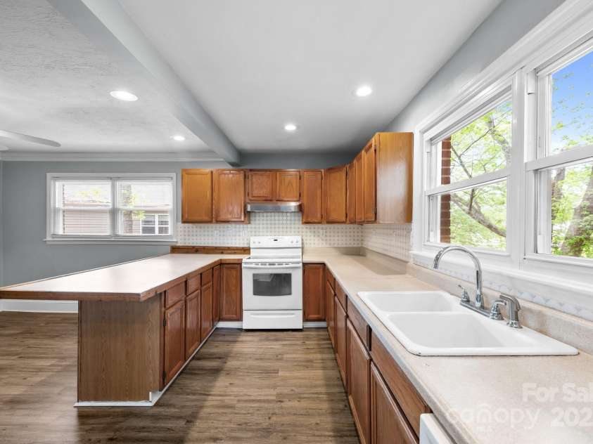 330 Clover Street, Mooresville, NC 28115.  MLS# CAR4246857, YatesRealty ID 7619. 