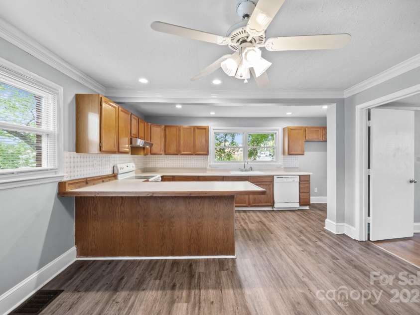 330 Clover Street, Mooresville, NC 28115.  MLS# CAR4246857, YatesRealty ID 7619. 