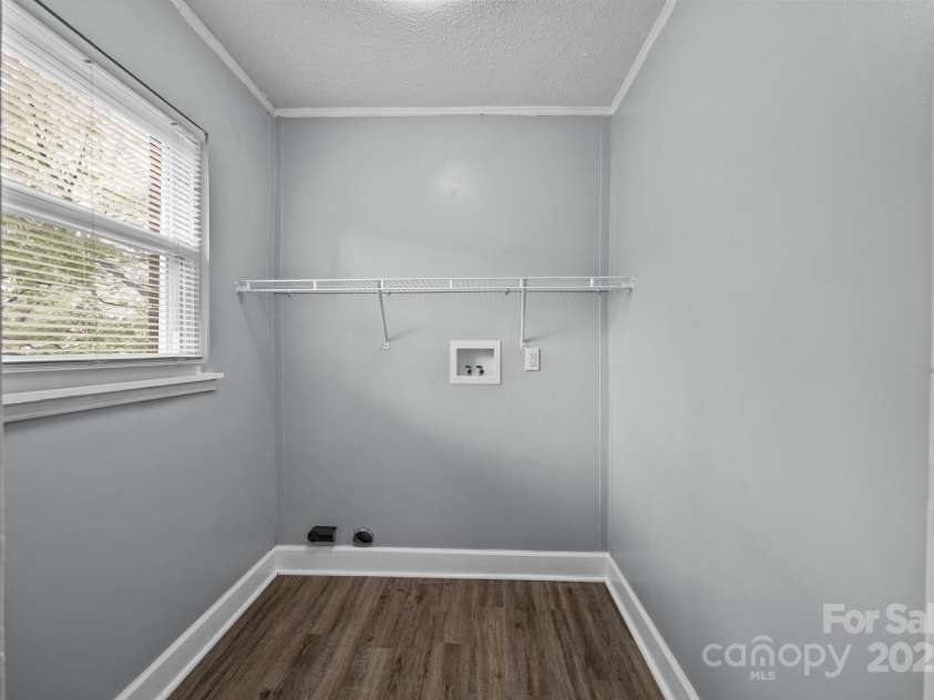330 Clover Street, Mooresville, NC 28115.  MLS# CAR4246857, YatesRealty ID 7619. 