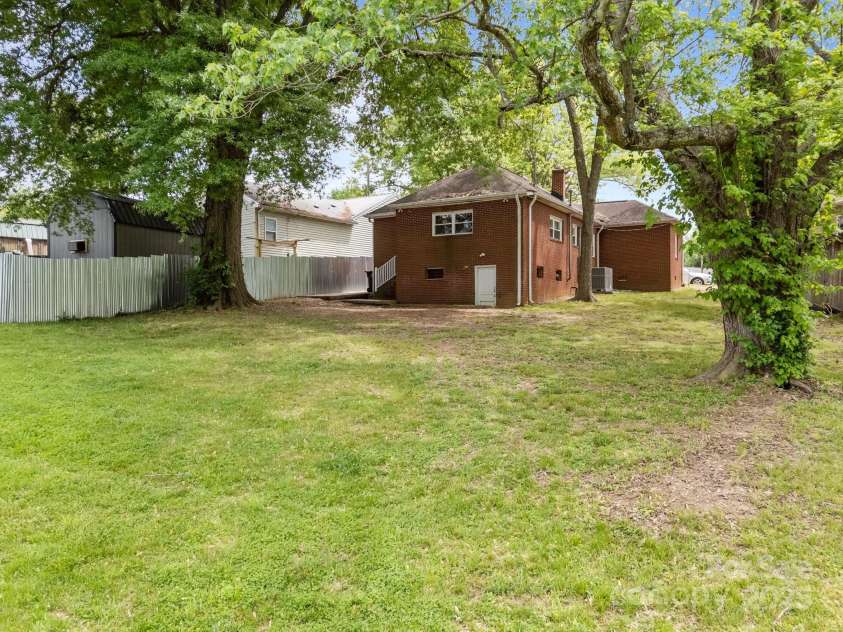330 Clover Street, Mooresville, NC 28115.  MLS# CAR4246857, YatesRealty ID 7619. 