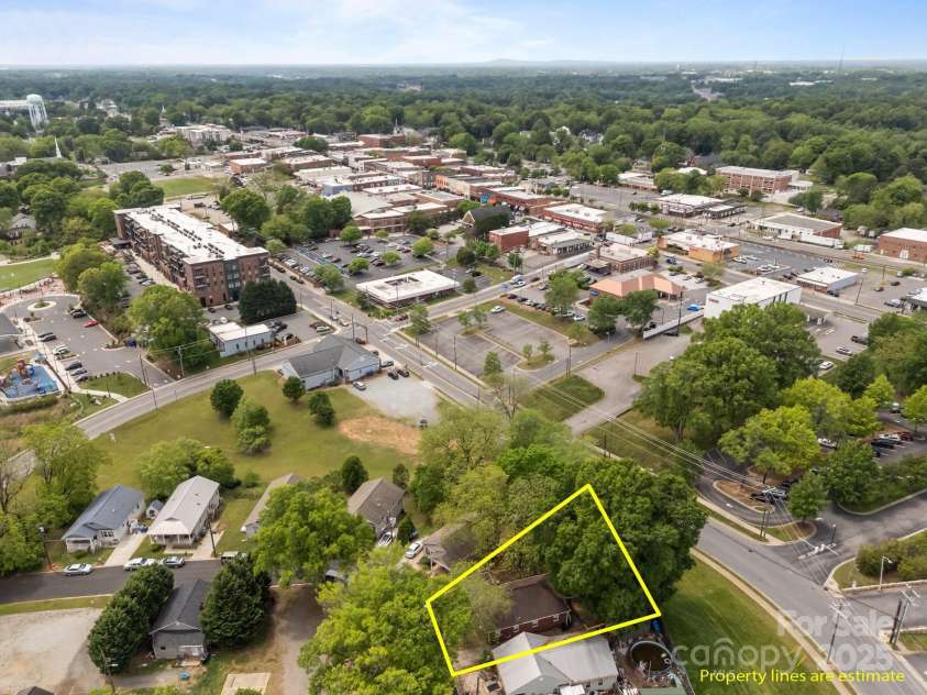 330 Clover Street, Mooresville, NC 28115.  MLS# CAR4246857, YatesRealty ID 7619. 