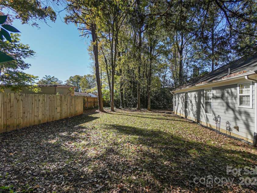 5019 Poplar Glen Drive, Matthews, NC 28104.  MLS# CAR4199428, YatesRealty ID 7625. 
