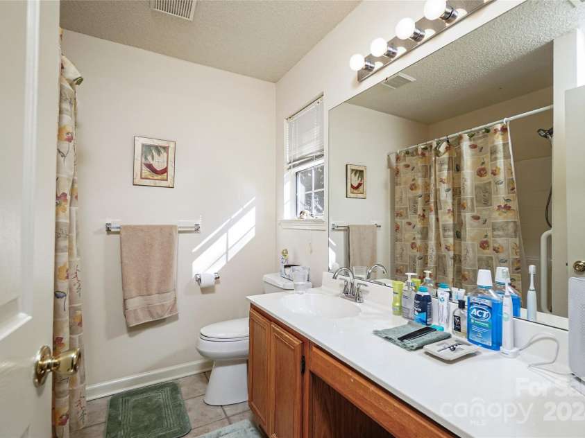 5019 Poplar Glen Drive, Matthews, NC 28104.  MLS# CAR4199428, YatesRealty ID 7625. 