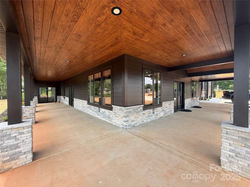 108 Winners Circle, Mooresville, NC 28117.  MLS# CAR4234928, YatesRealty ID 7627. 
