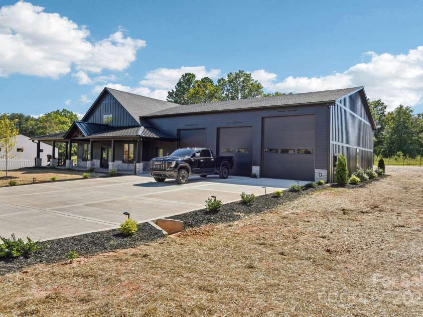 108 Winners Circle, Mooresville, NC 28117.  MLS# CAR4301137, YatesRealty ID 7627. 