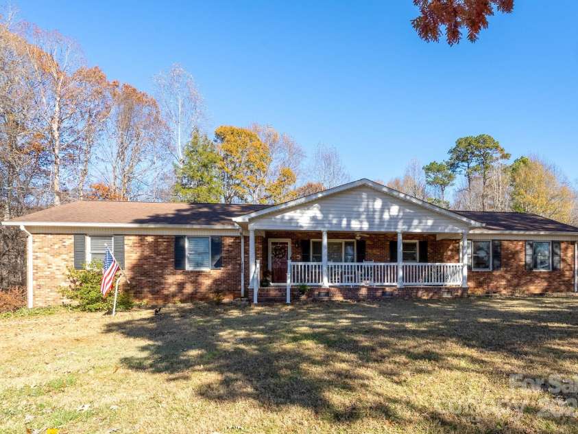 257 Rocky River Road, Mooresville, NC 28115.  MLS# CAR4322250, YatesRealty ID 7628. 