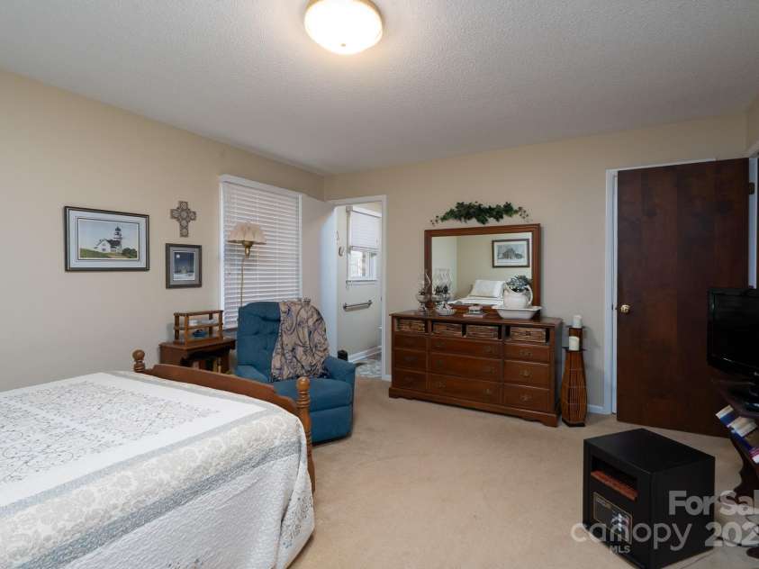 257 Rocky River Road, Mooresville, NC 28115.  MLS# CAR4322250, YatesRealty ID 7628. 