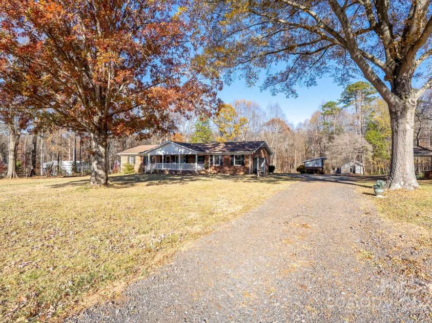 257 Rocky River Road, Mooresville, NC 28115.  MLS# CAR4322250, YatesRealty ID 7628. 