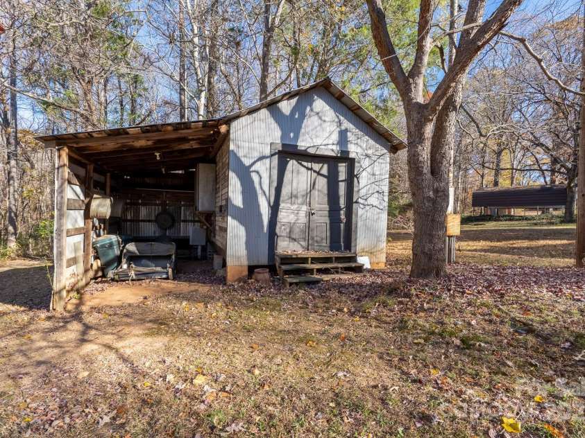 257 Rocky River Road, Mooresville, NC 28115.  MLS# CAR4322250, YatesRealty ID 7628. 