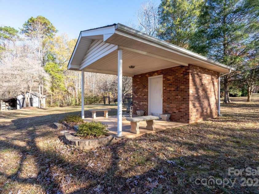 257 Rocky River Road, Mooresville, NC 28115.  MLS# CAR4322250, YatesRealty ID 7628. 