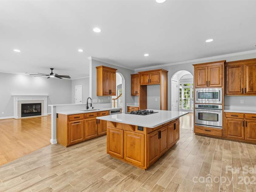 11139 Tradition View Drive, Charlotte, NC 28269.  MLS# CAR4306153, YatesRealty ID 7629. Kitchen - New Quartz Counters