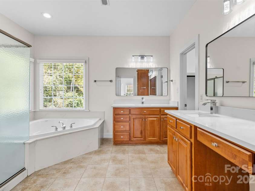 11139 Tradition View Drive, Charlotte, NC 28269.  MLS# CAR4306153, YatesRealty ID 7629. Primary Bathroom