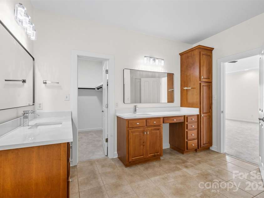 11139 Tradition View Drive, Charlotte, NC 28269.  MLS# CAR4306153, YatesRealty ID 7629. Primary Bathroom
