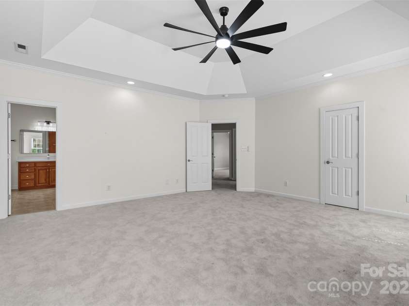 11139 Tradition View Drive, Charlotte, NC 28269.  MLS# CAR4306153, YatesRealty ID 7629. Primary Bedroom