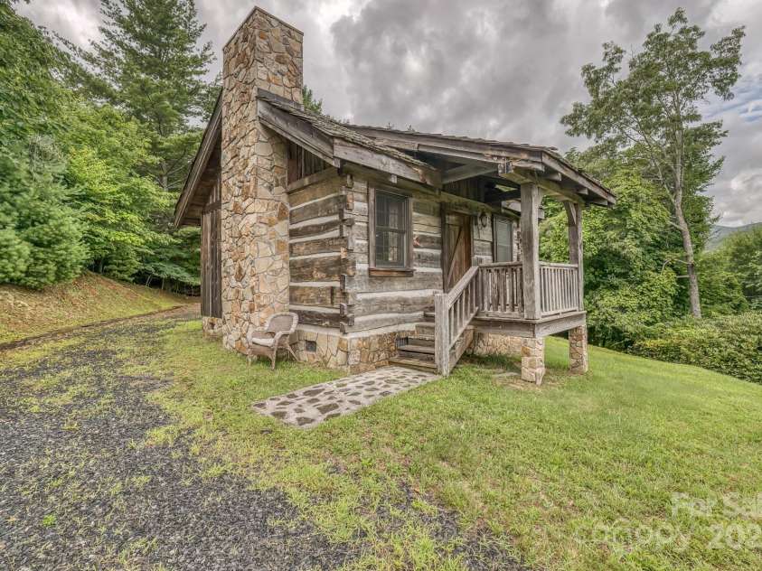 184 Dover Lane, Spruce Pine, NC 28777.  MLS# CAR4164816, YatesRealty ID 763. Guest House