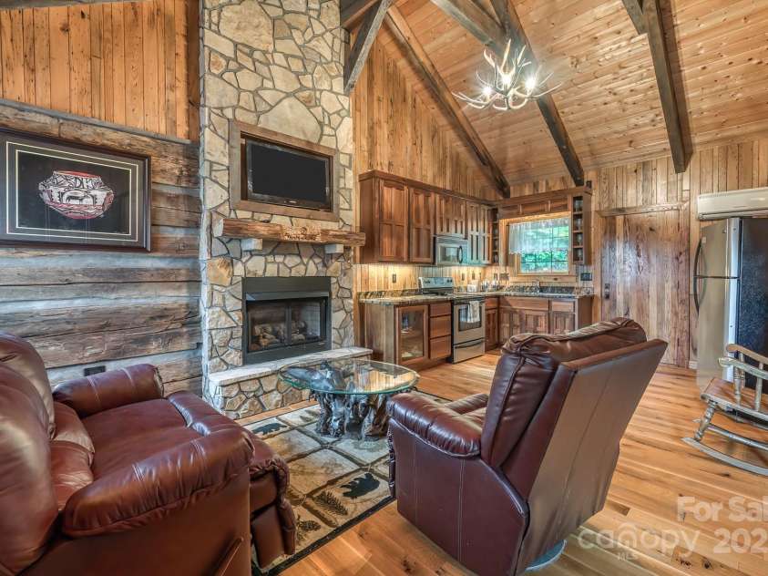 184 Dover Lane, Spruce Pine, NC 28777.  MLS# CAR4164816, YatesRealty ID 763. Guest House