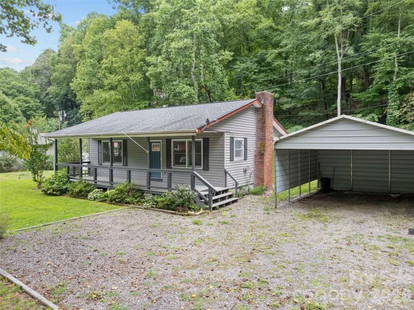 17 Forest Drive, Maggie Valley, NC 28751.  MLS# CAR4363347, YatesRealty ID 7630. 