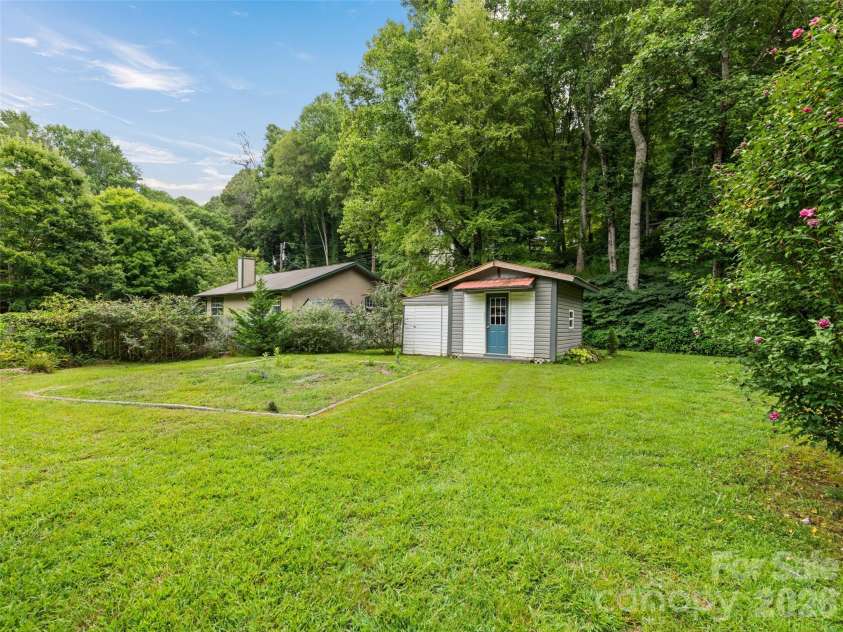 17 Forest Drive, Maggie Valley, NC 28751.  MLS# CAR4363347, YatesRealty ID 7630. 