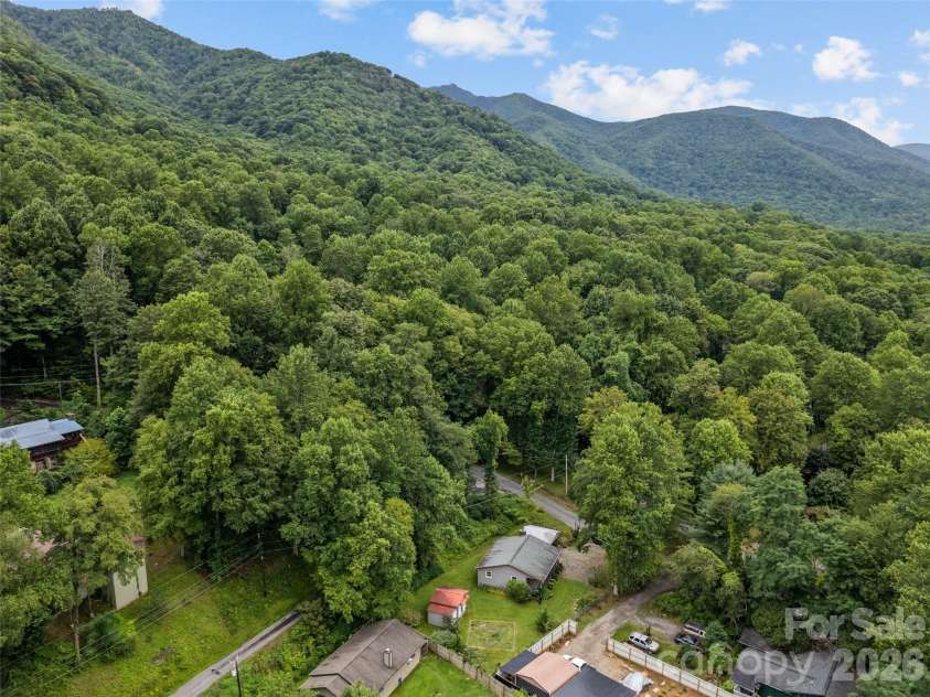 17 Forest Drive, Maggie Valley, NC 28751.  MLS# CAR4363347, YatesRealty ID 7630. 