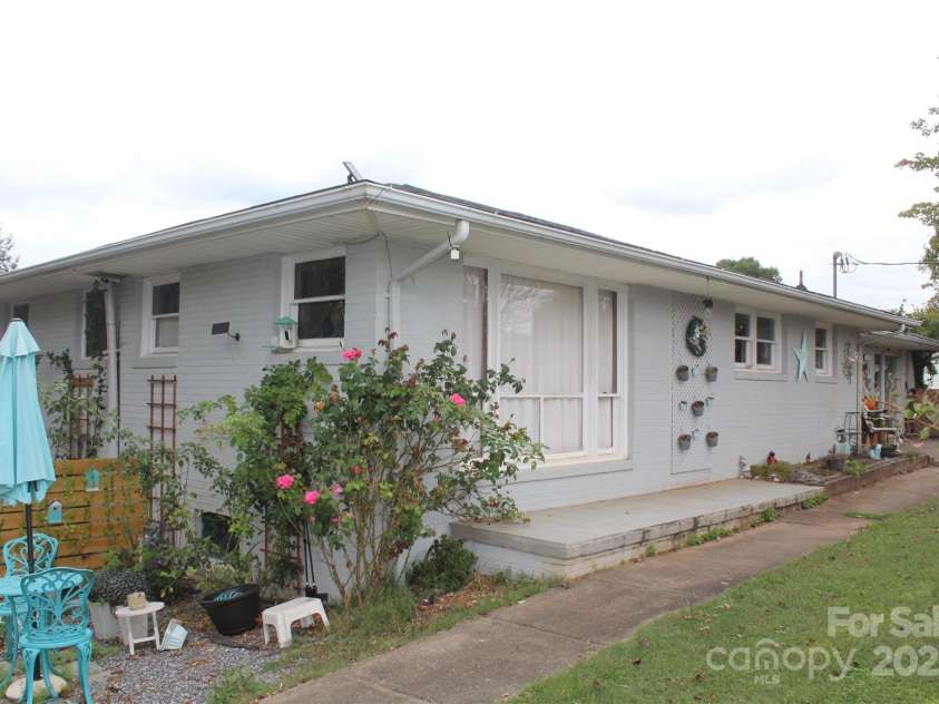 107 Matthews Street, Morganton, NC 28655.  MLS# CAR4310821, YatesRealty ID 7631. 