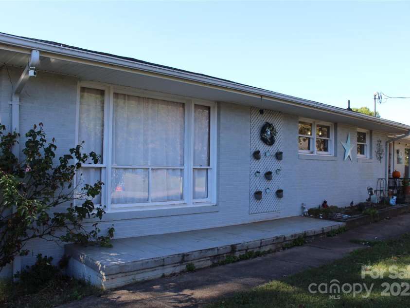 107 Matthews Street, Morganton, NC 28655.  MLS# CAR4310821, YatesRealty ID 7631. 