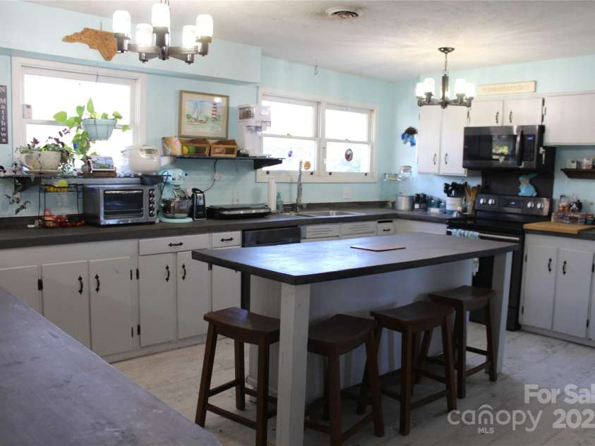 107 Matthews Street, Morganton, NC 28655.  MLS# CAR4310821, YatesRealty ID 7631. 
