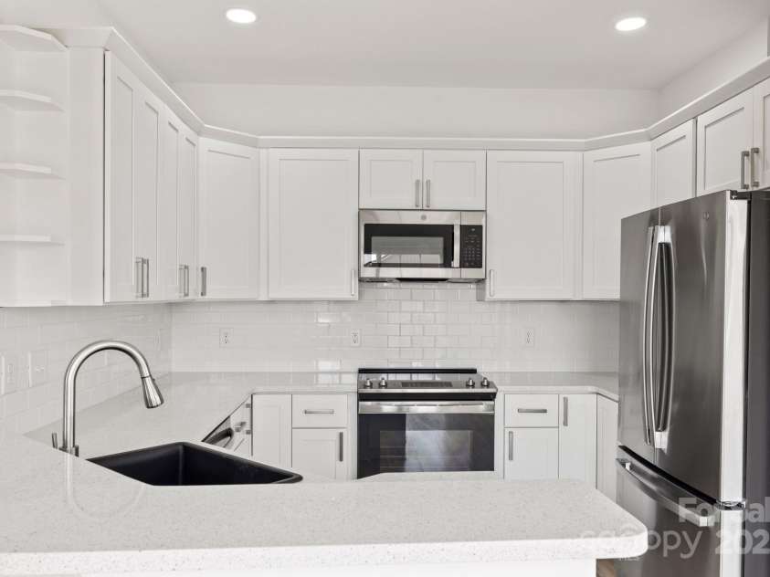 2705 Eagle Drive, Lincolnton, NC 28092.  MLS# CAR4294157, YatesRealty ID 7632. Kitchen