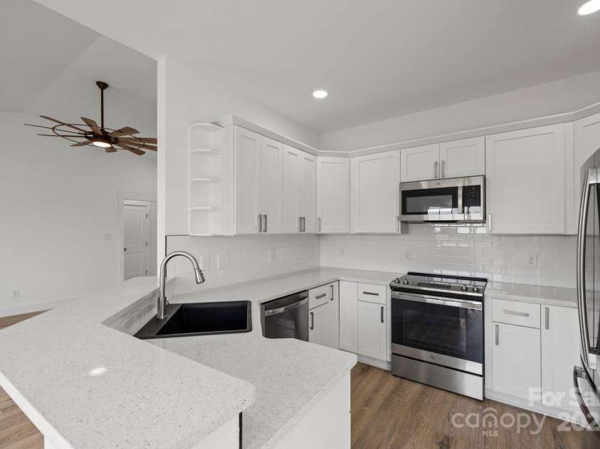 2705 Eagle Drive, Lincolnton, NC 28092.  MLS# CAR4294157, YatesRealty ID 7632. Kitchen