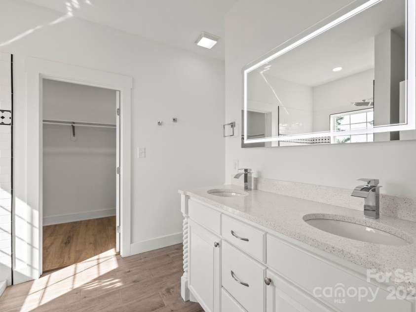 2705 Eagle Drive, Lincolnton, NC 28092.  MLS# CAR4294157, YatesRealty ID 7632. Primary Bathroom/ Spacious walk in closet