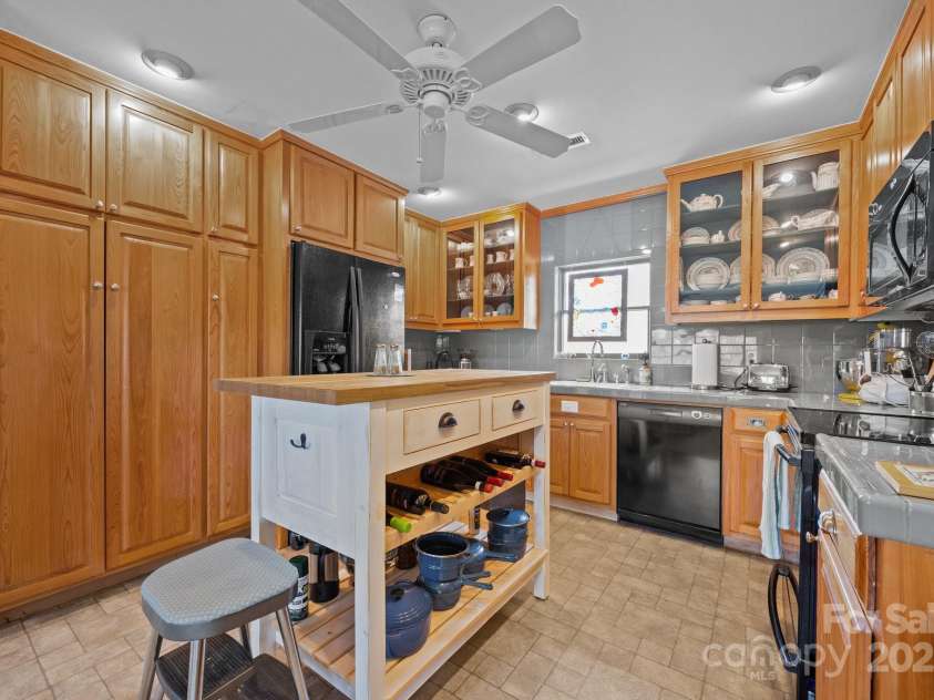457 Overlook Drive, Spruce Pine, NC 287777.  MLS# CAR4245586, YatesRealty ID 7633. Custom-crafted island